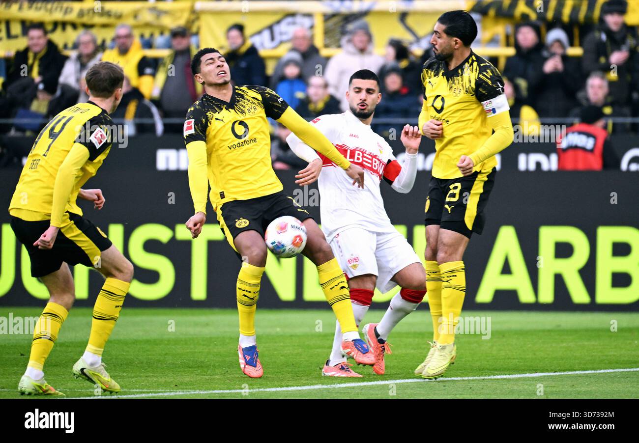Fussball, Bundesliga, Deutschland, Herren, saison 2025/2026, 11. Spieltag, signal Iduna Park Dortmund : Bor. Dortmund - VfB Stuttgart ; Jobe Bellingham (BVB), Deniz Undav (STG), Emre Can (BVB). Aktion Banque D'Images