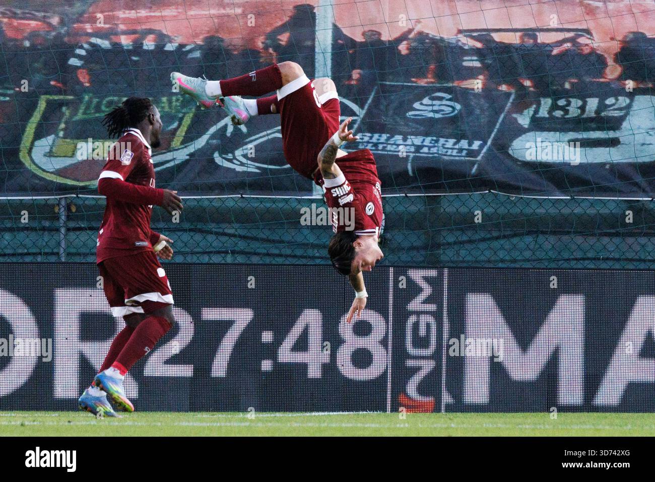 Ascoli, Italie. 23 novembre 2025. Emiliano Pattarello du SS Arezzo célèbre après avoir marqué le but 0-1 lors du match de Serie C entre Ascoli Calcio 1898 FC et le SS Arezzo au Stadio Cino e Lillo Del Duca le 23 novembre 2025 à Ascoli Piceno, Italie. © photo : Cinzia Camela. Crédit : Agence photo indépendante/Alamy Live News Banque D'Images
