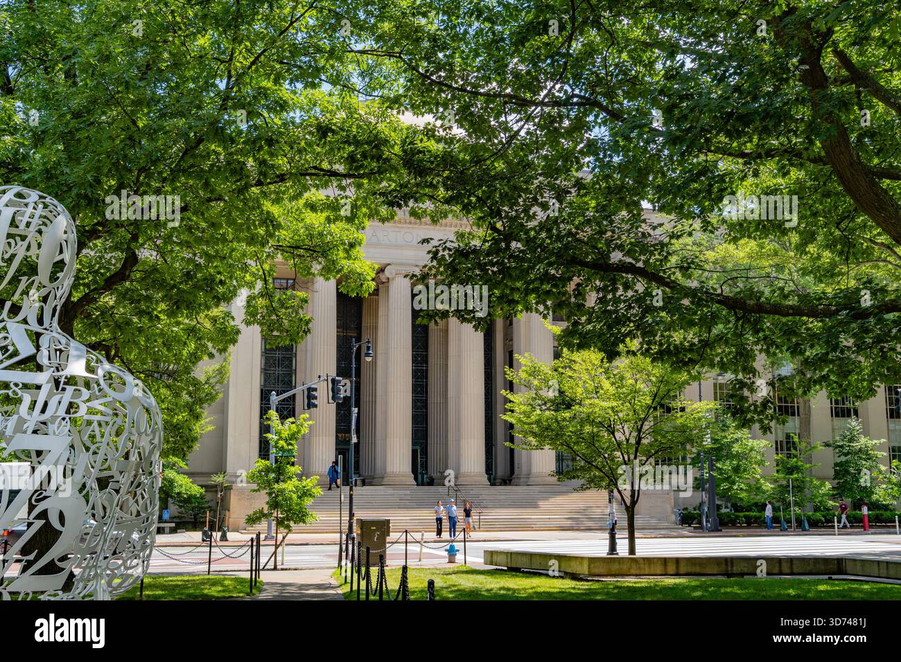 Cambridge, ma, États-Unis - 15 septembre 2025 : entrée au Massachusetts Institute of Technology connu sous le nom de MIT. Banque D'Images