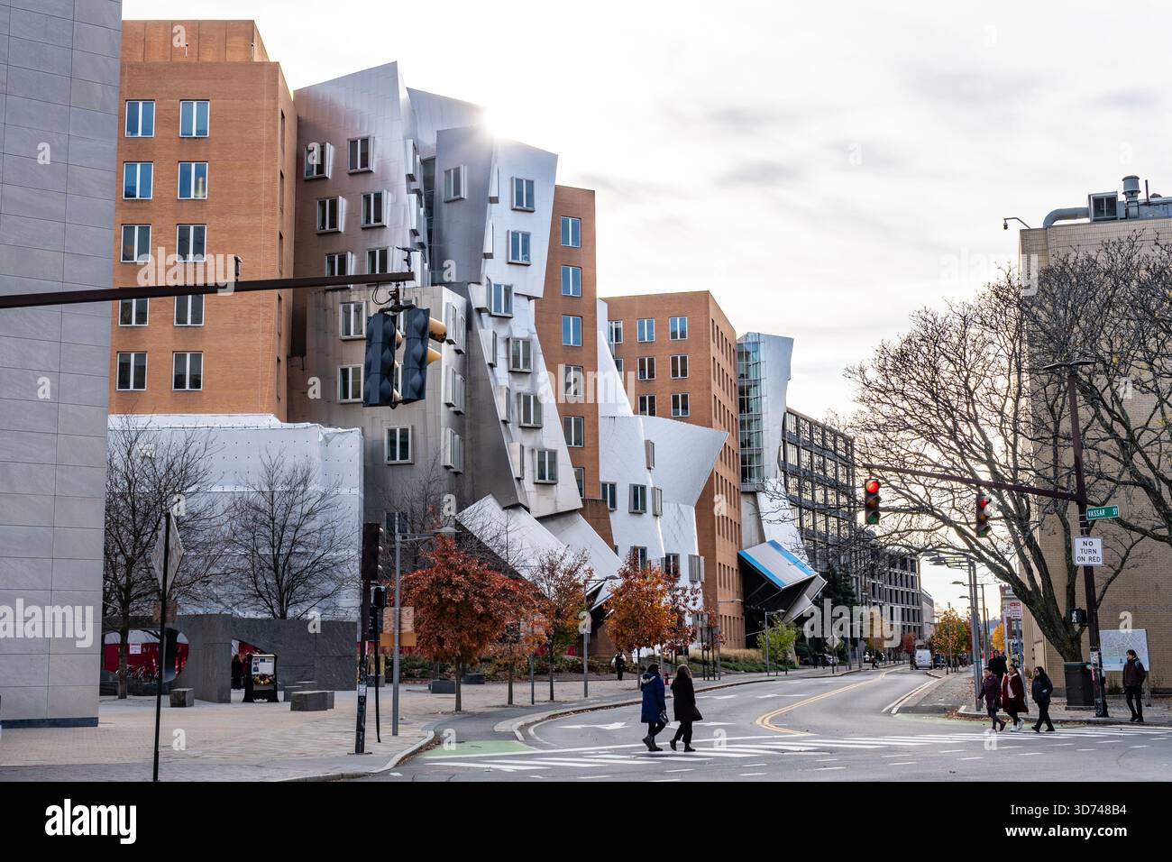 Cambridge, ma, États-Unis - 15 septembre 2025 : le Stata Center, bâtiment moderne conçu par Frank Gehry pour l'informatique et l'intelligence artificielle Banque D'Images