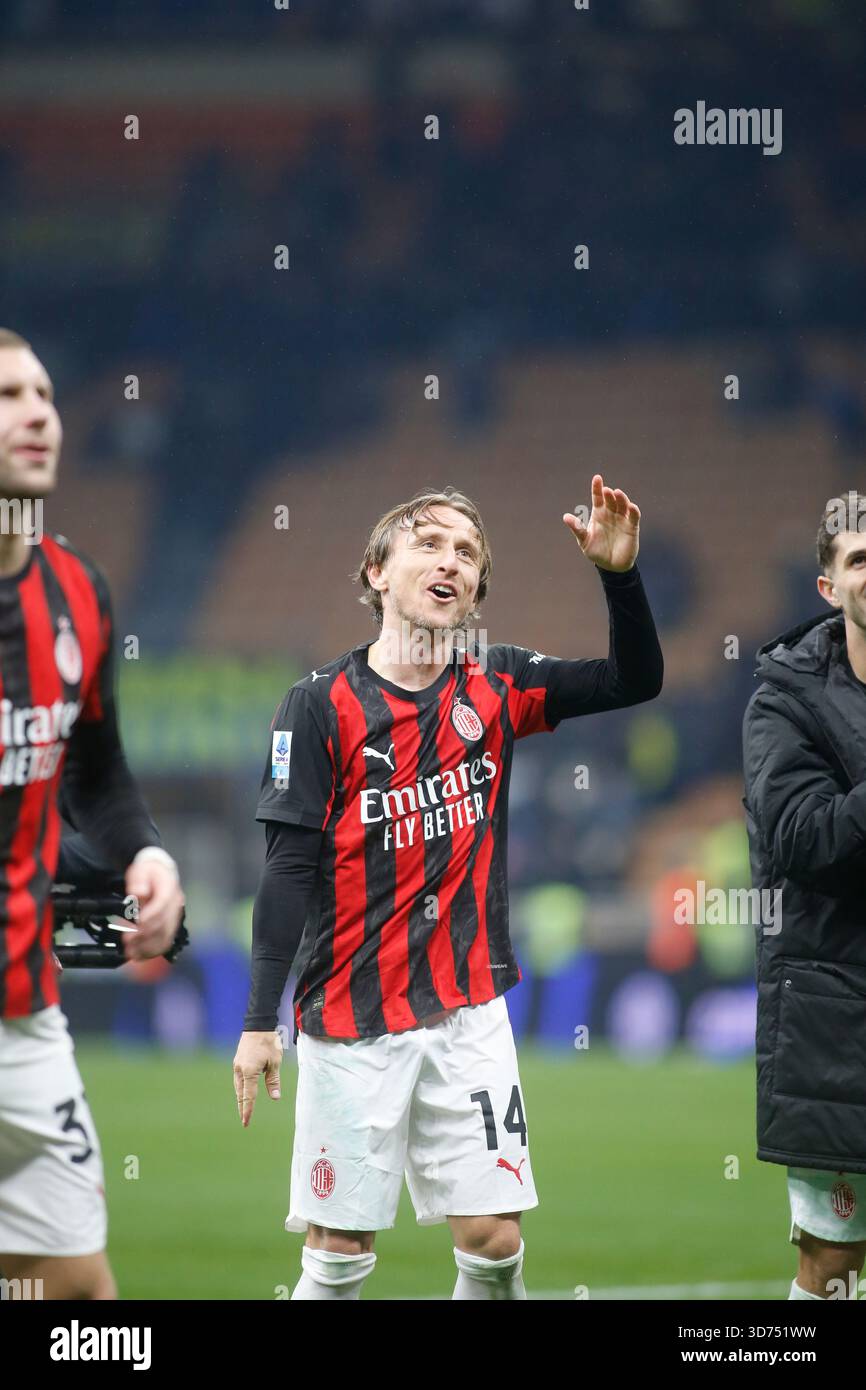 Milan, Italie. 23 novembre 2025. Luka Modric de l'AC Milan lors de la Serie A italienne, saison 2025/26, match de football entre l'Inter FC et l'AC Milan le 23 novembre 2025, au stade Giuseppe Meazza, San Siro, Milan, Italie. Crédit : Nderim Kaceli/Alamy Live News Banque D'Images