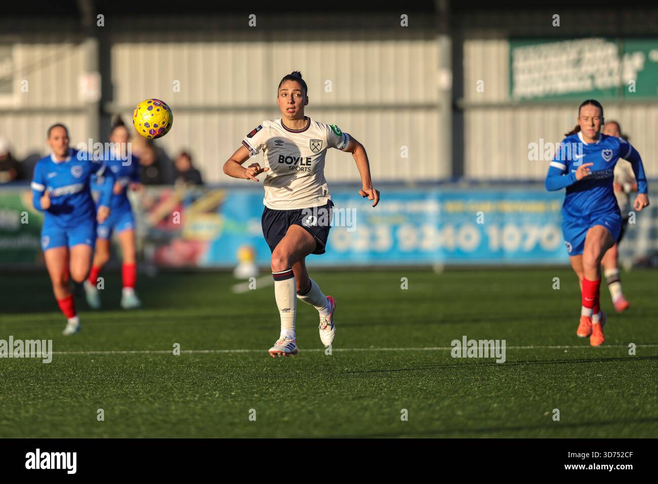 Westleigh Park, Havant, Hants, Royaume-Uni. 23 novembre 2025. Amber Tysiak (5 West Ham) lors du match de la Subway League Cup entre Portsmouth FC Women et West Ham United Women, à Westleigh Park, Havant, Angleterre. (Neil Holmes/SPP) crédit : SPP Sport Press photo. /Alamy Live News Banque D'Images