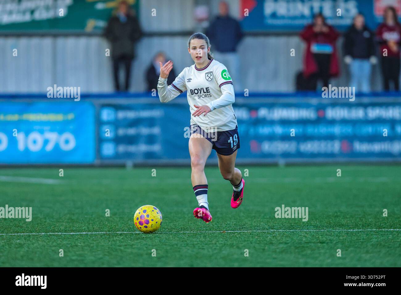 Westleigh Park, Havant, Hants, Royaume-Uni. 23 novembre 2025. Anouk Denton (18 West Ham) lors du match de la Subway League Cup entre Portsmouth FC Women et West Ham United Women, à Westleigh Park, Havant, Angleterre. (Neil Holmes/SPP) crédit : SPP Sport Press photo. /Alamy Live News Banque D'Images
