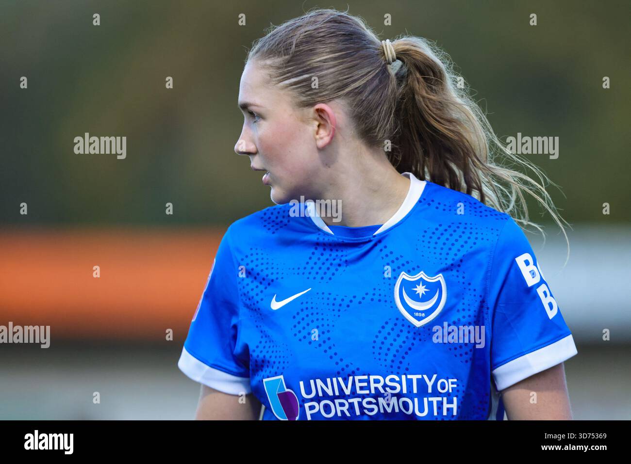 Westleigh Park, Havant, Hants, Royaume-Uni. 23 novembre 2025. Greta Humphries (15 Portsmouth FC) lors du match de la Subway League Cup entre Portsmouth FC Women et West Ham United Women, à Westleigh Park, Havant, Angleterre. (Neil Holmes/SPP) crédit : SPP Sport Press photo. /Alamy Live News Banque D'Images