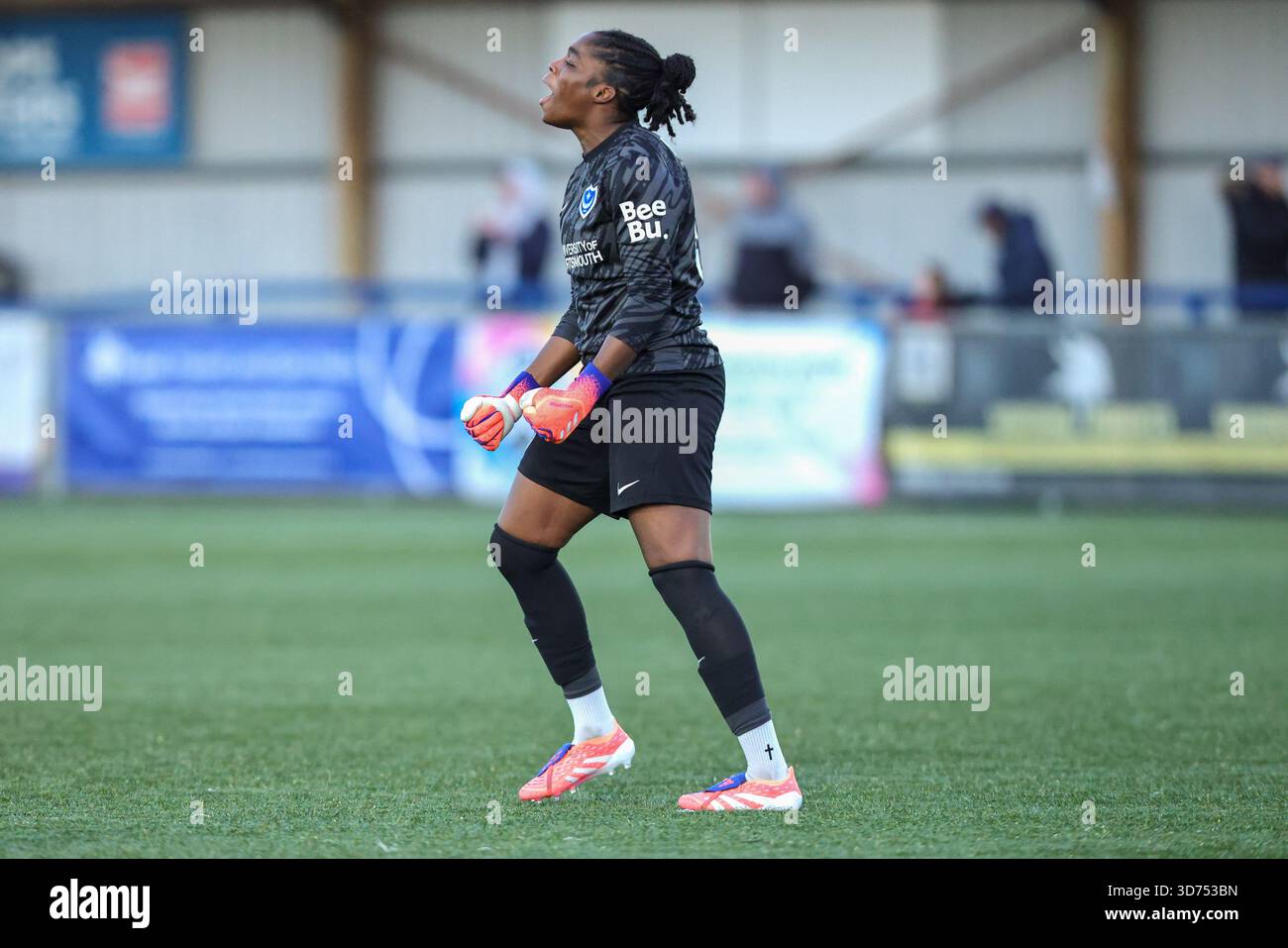 Westleigh Park, Havant, Hants, Royaume-Uni. 23 novembre 2025. Comfort Erhabor (56 Portsmouth FC) lors du match de la Subway League Cup entre Portsmouth FC Women et West Ham United Women, à Westleigh Park, Havant, Angleterre. (Neil Holmes/SPP) crédit : SPP Sport Press photo. /Alamy Live News Banque D'Images