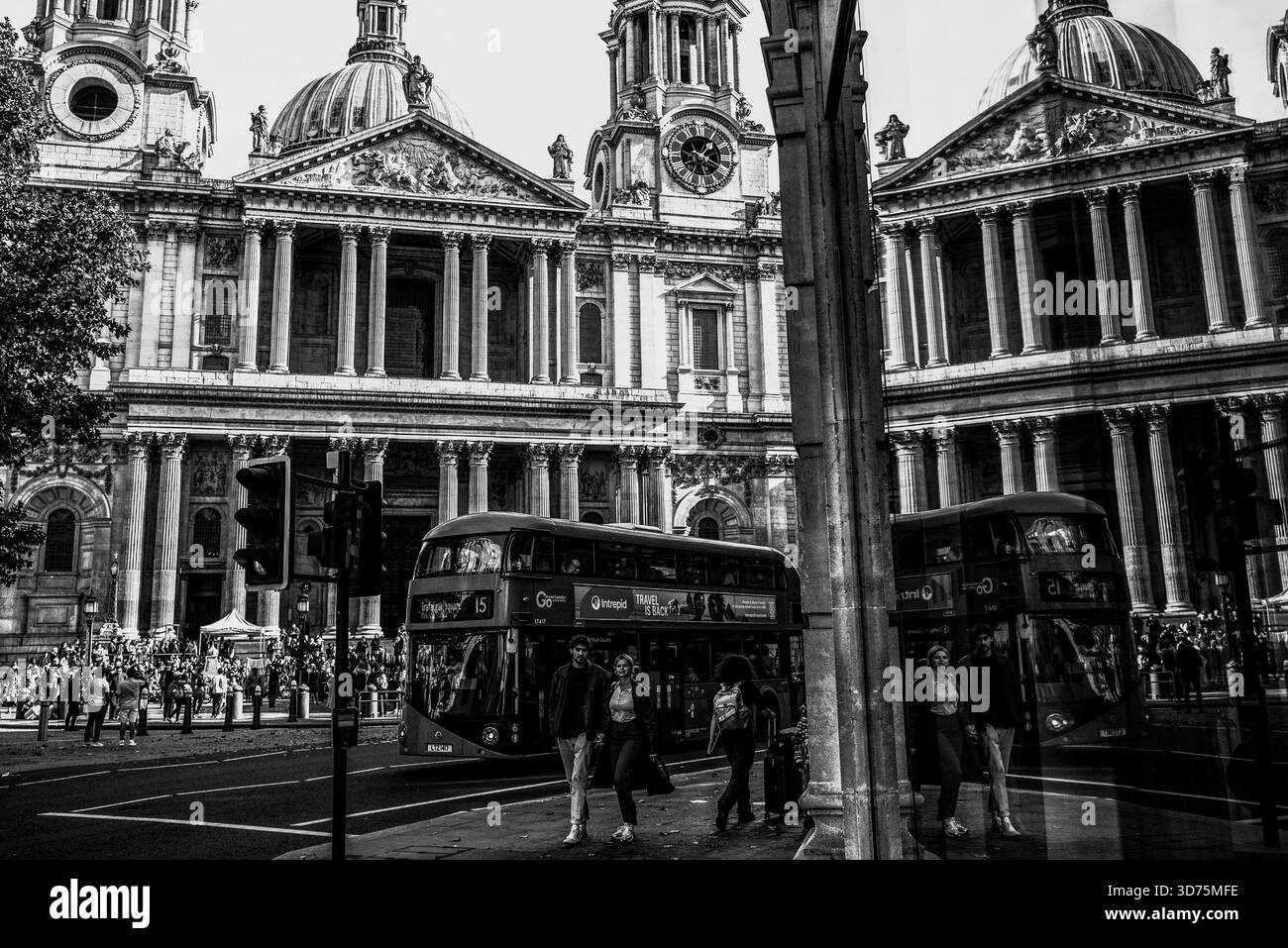 Londres, Royaume-Uni - 15 octobre 2022 - photographie éditoriale de voyage capturant les extérieurs extraordinaires de la cathédrale de Saint Paul, mettant en valeur i. Banque D'Images