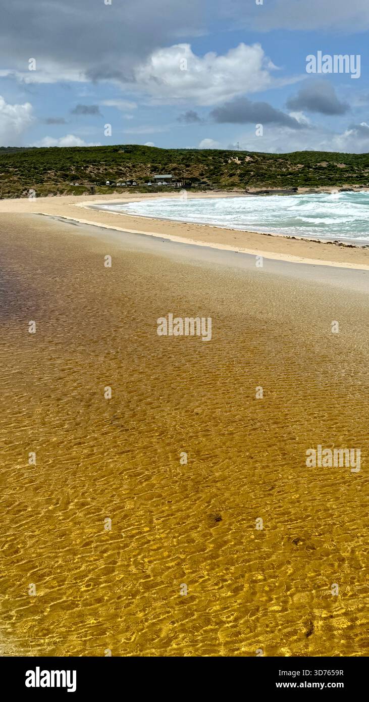 Margaret River Mouth Beach créée par une barre de sable entre la rivière et l'océan Indien Margaret River Australie occidentale - Image de stock capturée avec un smartphone