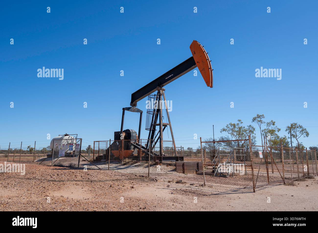 Puits de pétrole abandonné, Windorah, Queensland, Australie Banque D'Images