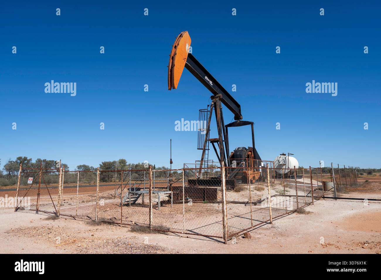 Puits de pétrole abandonné, Windorah, Queensland, Australie Banque D'Images