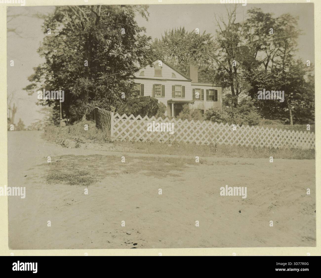 Old Stanton Cottage ; 99th Street et Shore Road, Ford Hamilton, N.Y. 1896 ou 1897., 1800 - 1899. Taxe unique, George, Henry, 1839-1897., 1 tirage photographique; 9,4 x 11,8 cm Banque D'Images