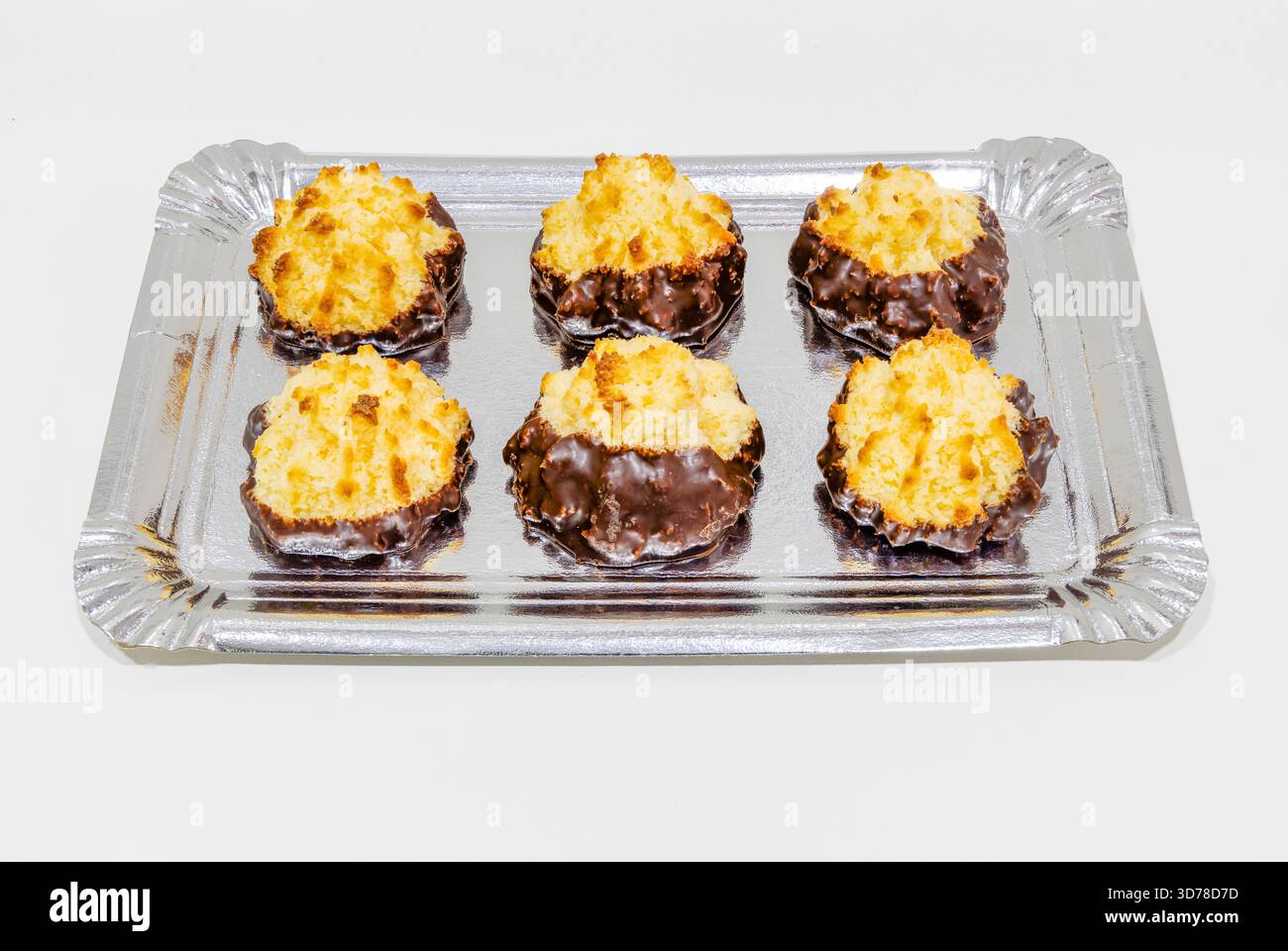 brioches à la noix de coco avec une base recouverte de chocolat Banque D'Images