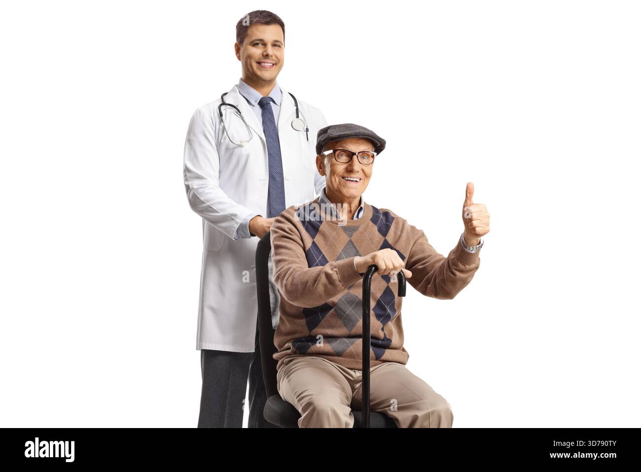 Patient masculin âgé satisfait faisant des gestes pouces vers le haut et assis sur une chaise isolée sur fond blanc Banque D'Images