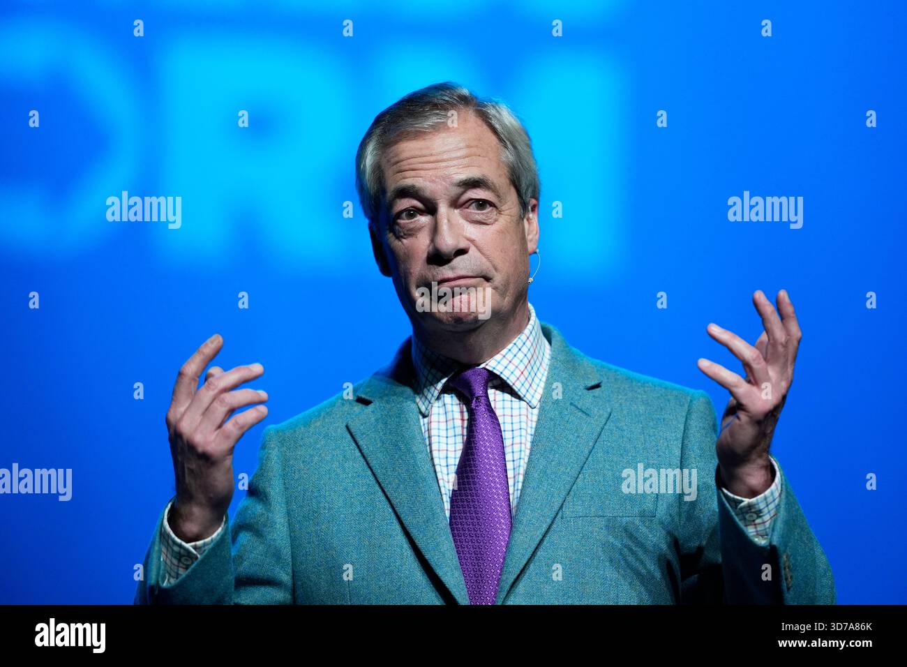 Nigel Farage, chef du Parti réformiste, prend la parole lors du rassemblement réformiste britannique à Cymru, Llandudno. Date de la photo : lundi 24 novembre 2025. Banque D'Images