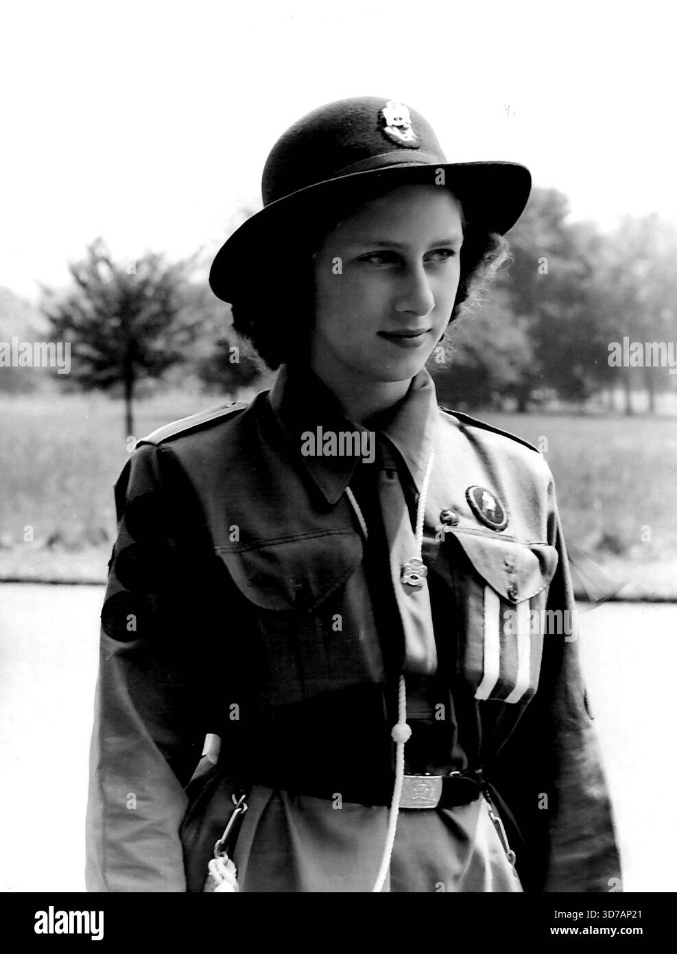 Princesse Margaret RoseWho fête son anniversaire le 21 août, alors qu'elle aura 14 ans. On la voit dans l'uniforme des Girls guides, et est membre de la Buckingham Palace Company, qui a été dans le camp au Royal Lodge, Windsor Park. 15 août 1944. (Photo du Studio Lisa). Banque D'Images