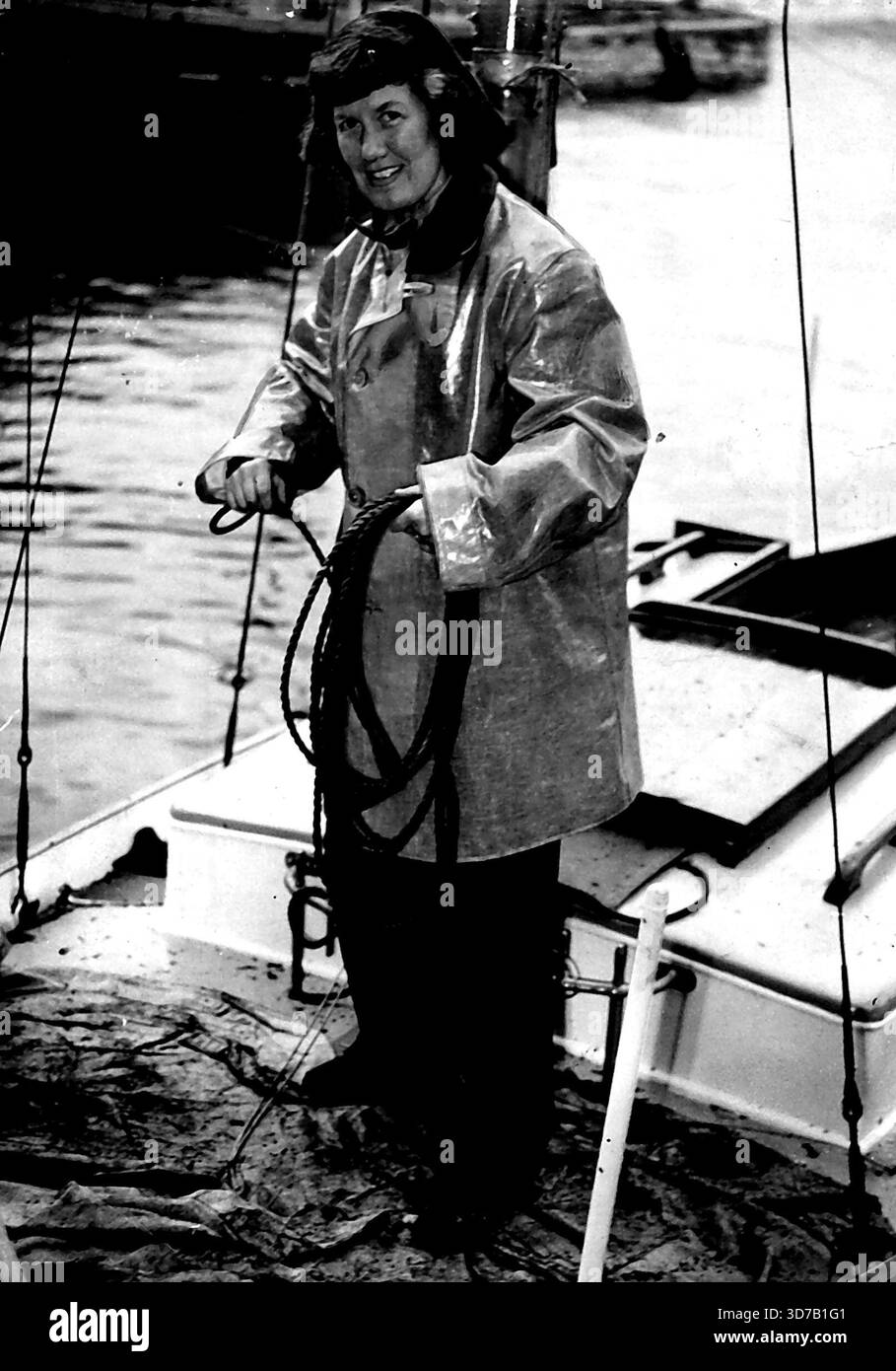 Solo : MRS Anne Davidson, 38 ans, une veuve britannique arrivée hier à Nassau, Bahamas, seule à bord de son sloop de 23 pieds. Elle a commencé une traversée solitaire de l'Atlantique le 17 mai 1952, depuis Plymouth, Angleterre, dans le sloop Felicity Ann. Sa destination est Miami, Floride. 26 octobre 1952. (Photo de Paul Popper photo). Banque D'Images