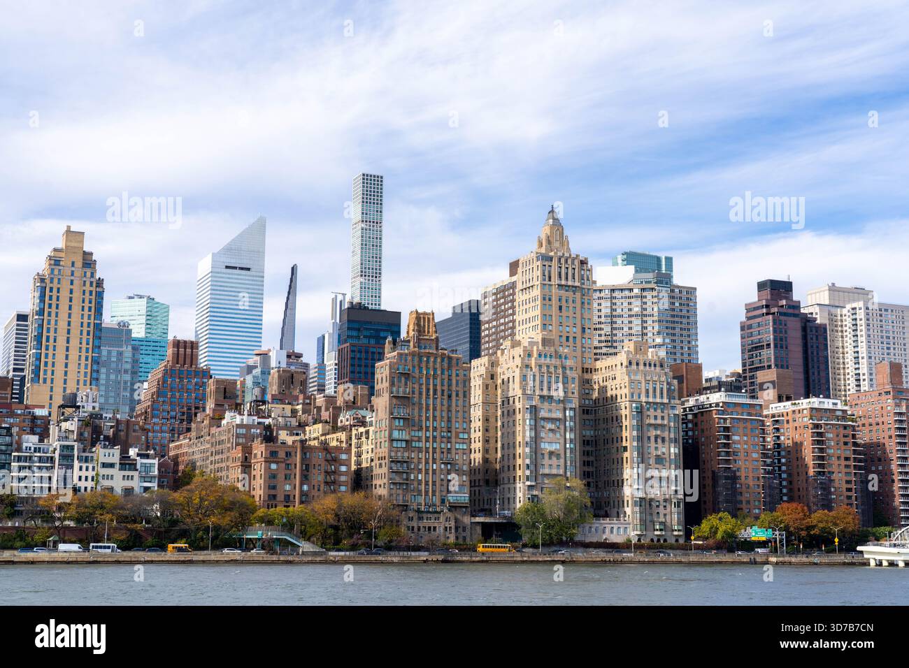 Gratte-ciel dans Midtown Manhattan vu de Roosevelt Island Banque D'Images