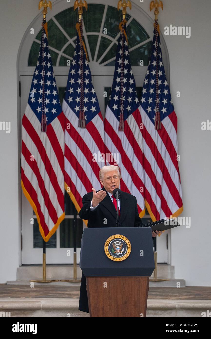 Washington, États-Unis. 25 novembre 2025. Le président américain Donald Trump prend la parole lors de la cérémonie nationale de grâce en Turquie à la Maison Blanche à Washington, DC, États-Unis, 25 novembre 2025. Crédit : HU Yousong/Xinhua/Alamy Live News Banque D'Images