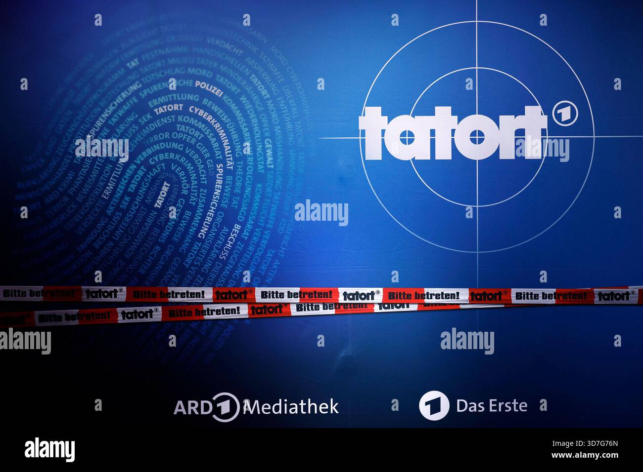 DAS logo der ARD-Krimireihe Tatort zu sehen BEI der Premiere für den Münster-Tatort Tatort Die Erfindung des rades im Cineplex Münster. Themenbild, Symbolbild Münster, 25.11.2025 NRW Deutschland *** le logo de la série télévisée de l'ARD Tatort vu en première pour le Münster Tatort Die Erfindung des Rades au Cineplex Münster image thématique, image symbolique Münster, 25 11 2025 NRW Allemagne Copyright : xChristophxHardtx Banque D'Images