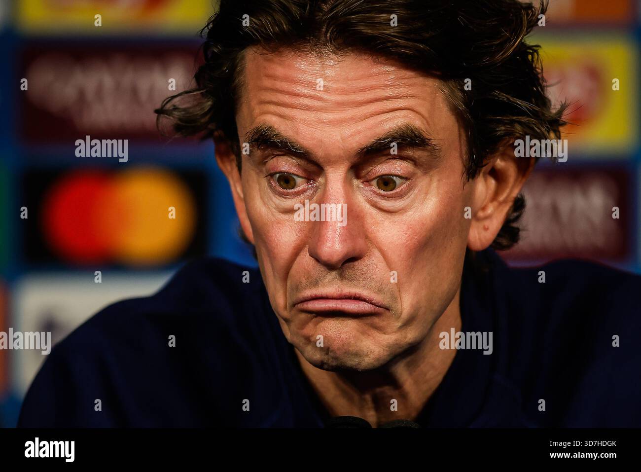 Paris, France, France. 25 novembre 2025. Thomas FRANK de Tottenham Hotspur lors d'une conférence de presse de Tottenham Hotspur au stade du Parc des Princes le 25 novembre 2025 à Paris. (Crédit image : © Matthieu Mirville/ZUMA Press Wire) USAGE ÉDITORIAL SEULEMENT ! Non destiné à UN USAGE commercial ! Banque D'Images