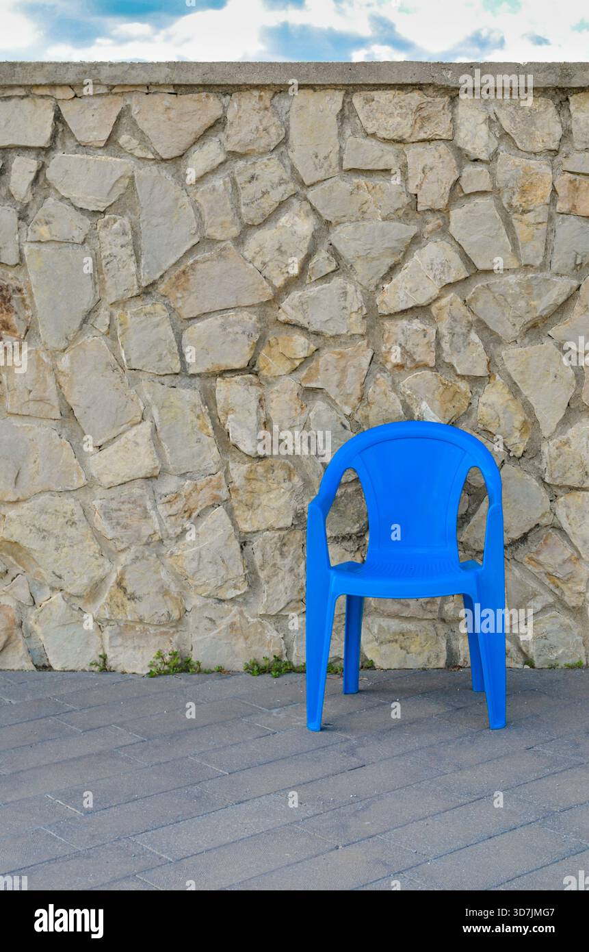 Des sièges en plastique bleu Banque D'Images