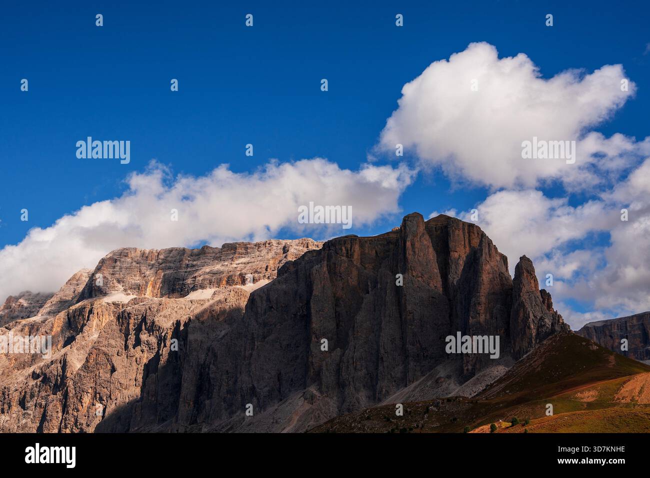 Vue sur les tours Sella dans les Dolomites en Italie. Banque D'Images