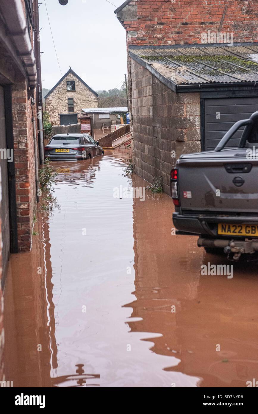 Au large de la haute, vues de Monmouth, au sud du pays de Galles qui a vu les pires inondations en 30 ans lorsque la rivière Monnow a éclaté ses berges aux premières heures du samedi matin avec les résidents ont été évacués vers le centre de loisirs local. 15 novembre 2025 photos et copyright Nick Cunard www.nickcunard.co.uk Banque D'Images