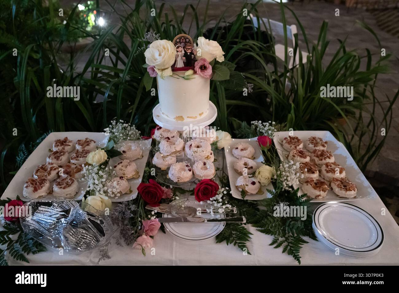 Présentoir de gâteaux de mariage Banque D'Images