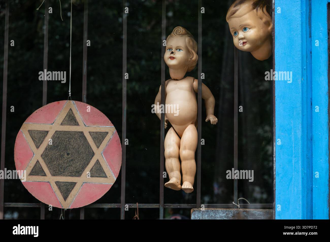 Cracovie Pologne. Le Old Sad Shop 'Stary Sklep' est un ancien magasin vendant de vieilles marchandises et des articles d'occasion à Cracovie. Banque D'Images