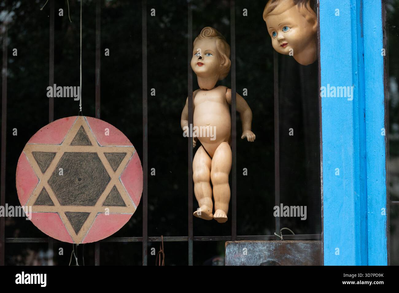 Cracovie Pologne. Le Old Sad Shop 'Stary Sklep' est un ancien magasin vendant de vieilles marchandises et des articles d'occasion à Cracovie. Banque D'Images