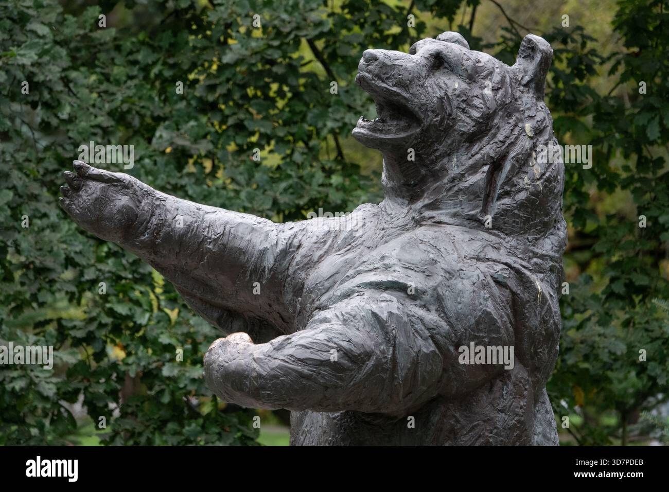 Cracovie Pologne. Statue de Wojtek l'ours dans Jordan Park Cracovie. Wojtek l'ours était célèbre pour avoir servi dans l'armée polonaise pendant la 11e Guerre mondiale. Banque D'Images