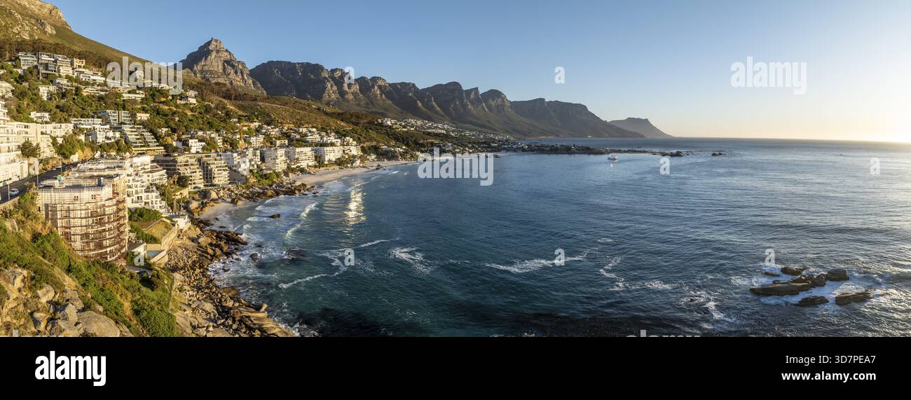 Vue sur la ville, vue aérienne, océan avec Clifton Beach, Cape Town, Afrique du Sud Banque D'Images