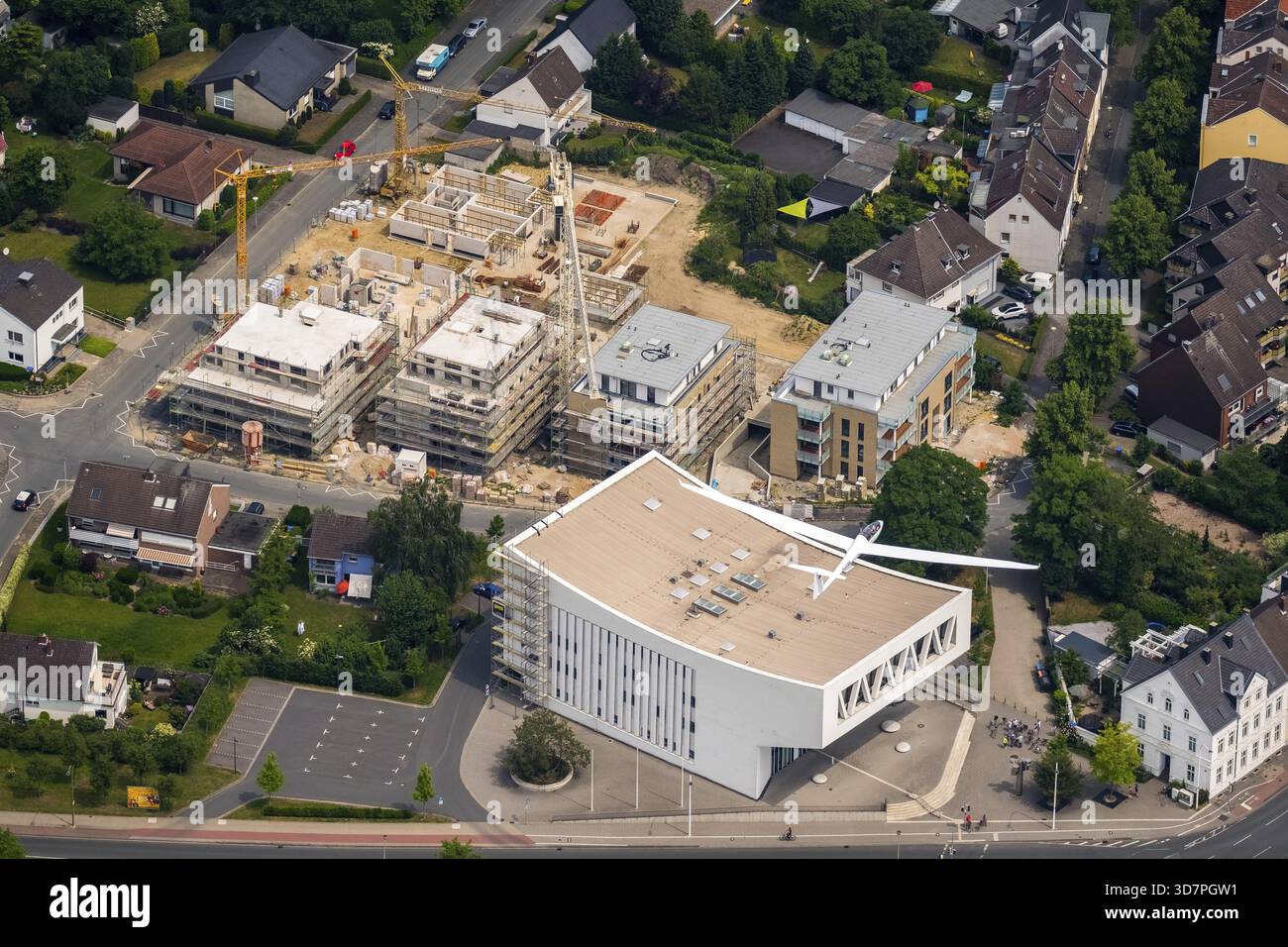 Duo-Discus planeur au-dessus du centre-ville impressionnant, planeur deux places au-dessus de l'école de musique Hamm et du quartier résidentiel Rietzgartenstrasse, entrainant deux Banque D'Images