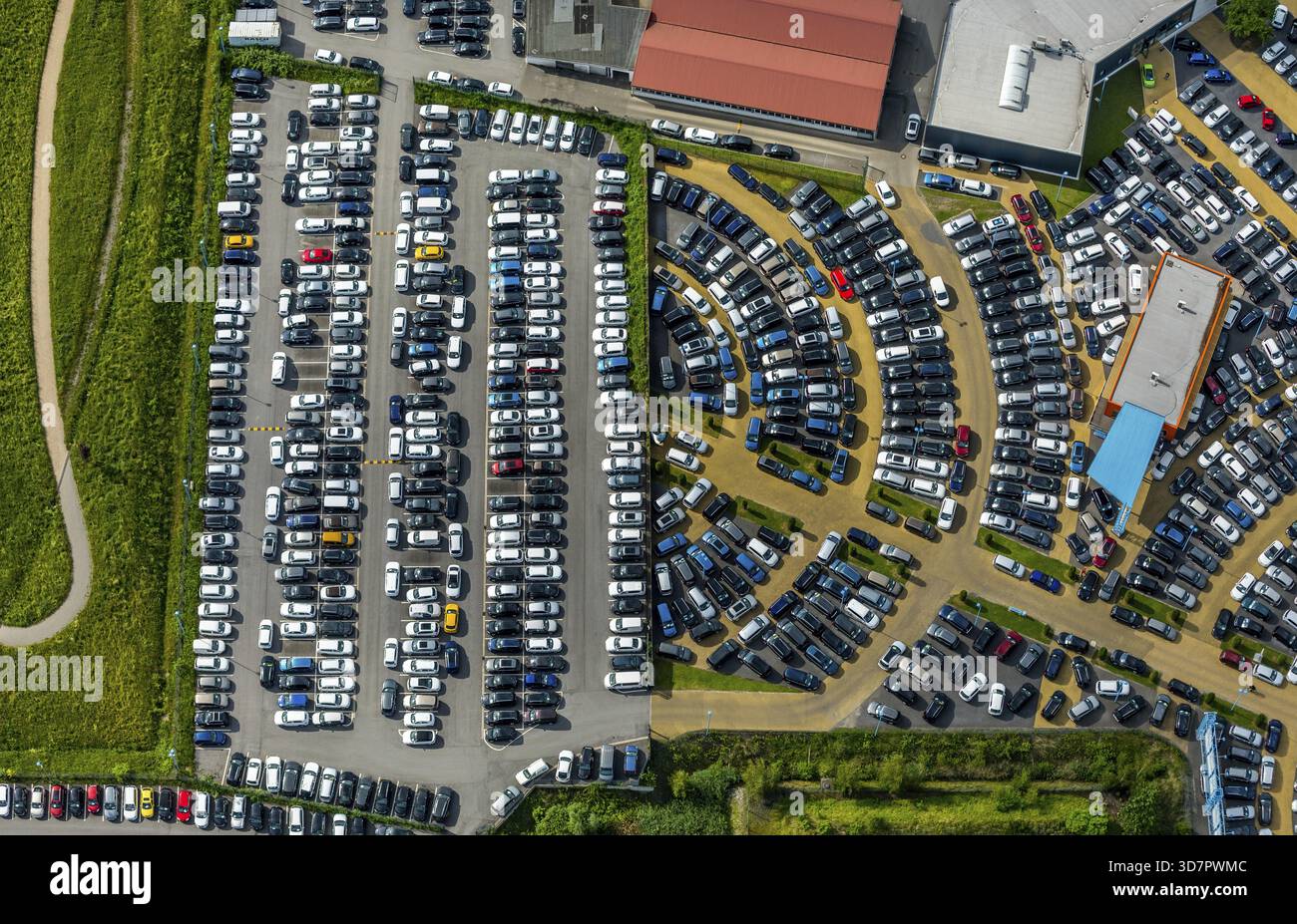 Marché des voitures neuves et des véhicules d'occasion et places de parking sur le tas à la mine Radbod Schacht 1+2 avec le concessionnaire automobile W. POTTHOFF GmbH, Internet car Deale Banque D'Images