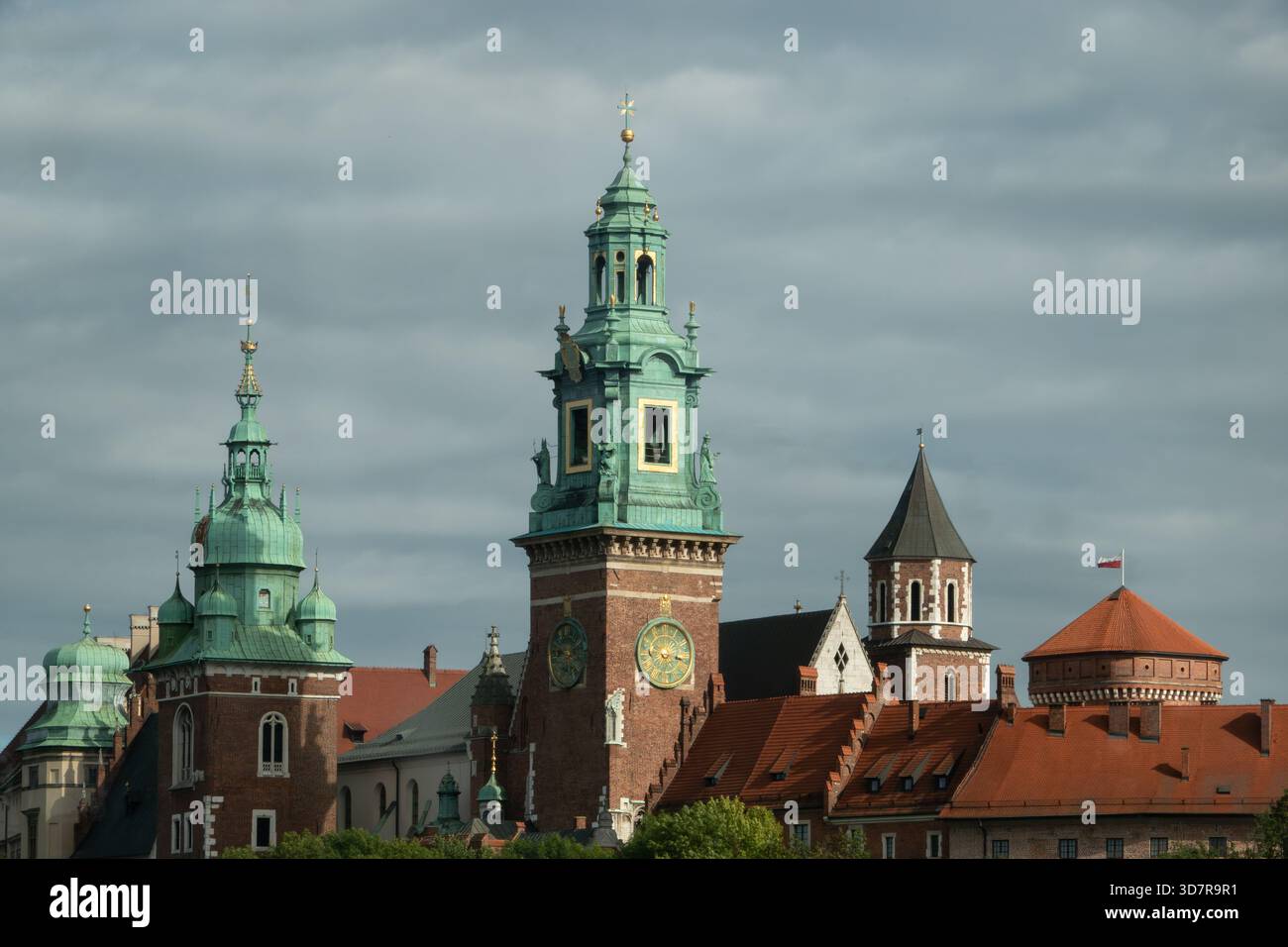 Cracovie Pologne. Site classé au patrimoine mondial de l'UNESCO et abrite le château historique de Wawel qui surplombe la ville. Banque D'Images