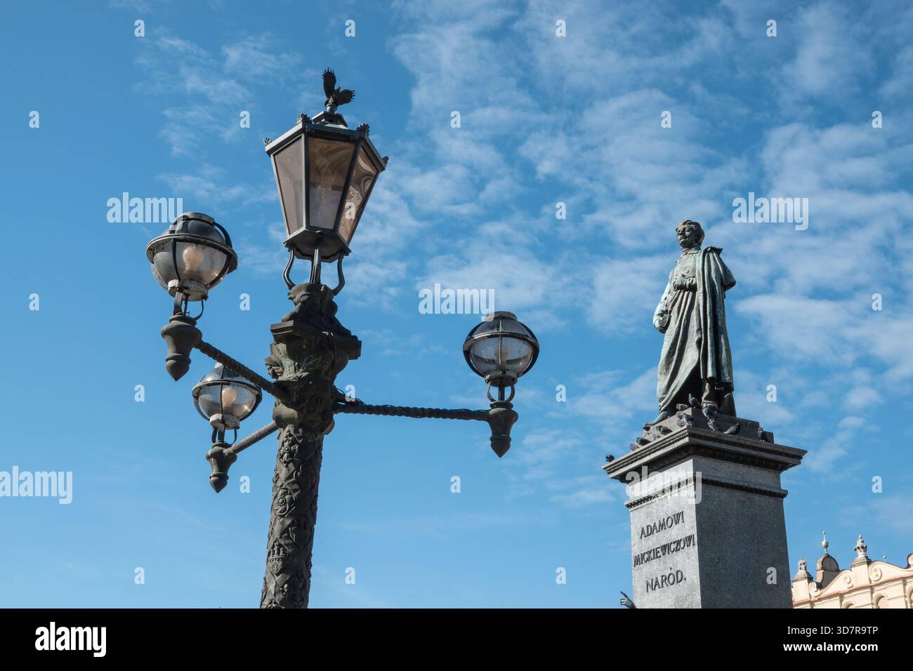Cracovie Pologne. Célèbre pour sa riche histoire et son architecture, le vieux centre-ville de Cracovie est classé au patrimoine mondial de l'UNESCO. Place principale Rynek Glowny. Banque D'Images