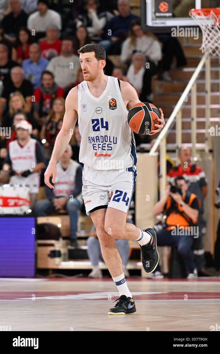 Monaco, Monaco. 26 novembre 2025. #24 Ercan Osmani d'Anadolu Efes vu en action lors du match Euroleague entre L'AS Monaco et Anadolu Efes Istanbul dans la salle Gaston Medecin à Monaco le 26 décembre 2025. Photo de Laurent COST/ABACAPRESS.COM crédit : Abaca Press/Alamy Live News Banque D'Images