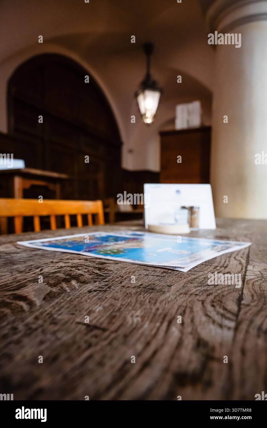 Menu des boissons sur une table au Hofbräuhaus, Munich, Bavière, Allemagne Banque D'Images