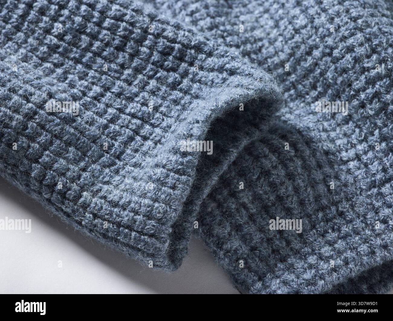 Gros plan de tissu texturé bleu doux avec motif gaufré. Banque D'Images