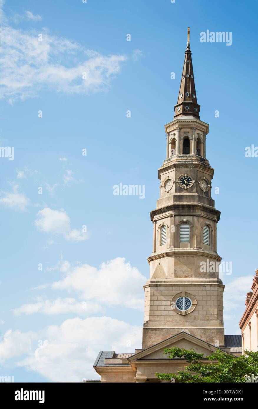 Philips : Tour de l'église contre ciel Banque D'Images
