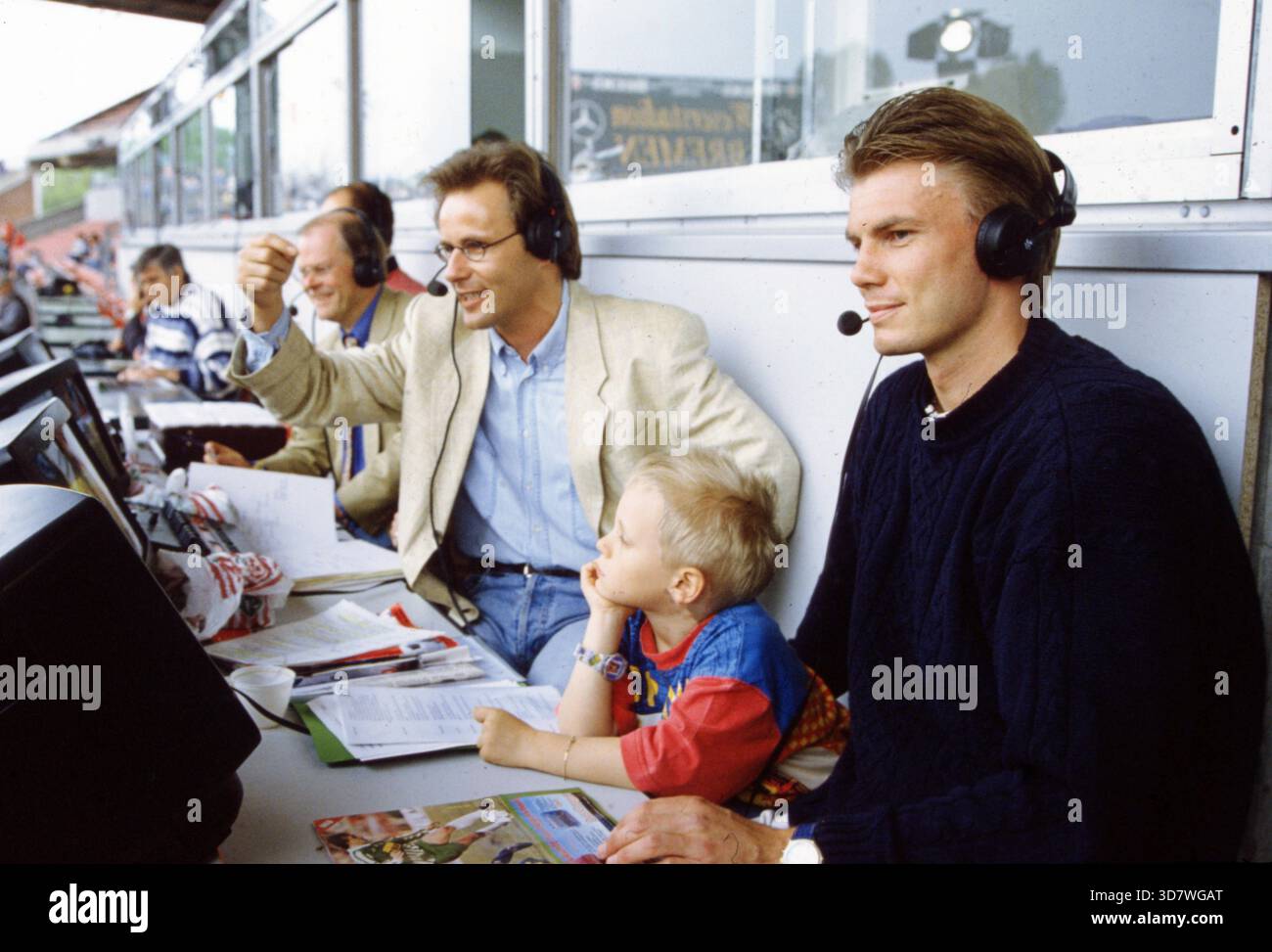 firo : 07.05.1995 Football : Football : Archives photos, archive photo, archive images Bundesliga [Bundesliga] 1re Division 1994/1995, 94/95 29e journée SV Werder Brême - Borussia Dortmund Borussia Dortmund 3 :1 presse tribune Reinhold Beckmann avec Thoma Banque D'Images