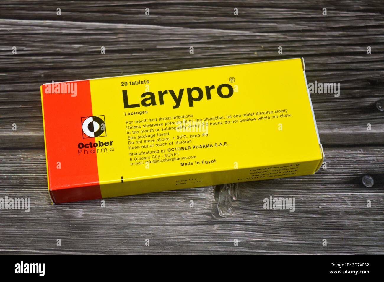 Le Caire, Égypte, 19 novembre 2025 : Larypro, pastilles médicamenteuses (troches) utilisées pour le traitement des maux de gorge, de la bouche et des infections pharyngées, Dequ Banque D'Images