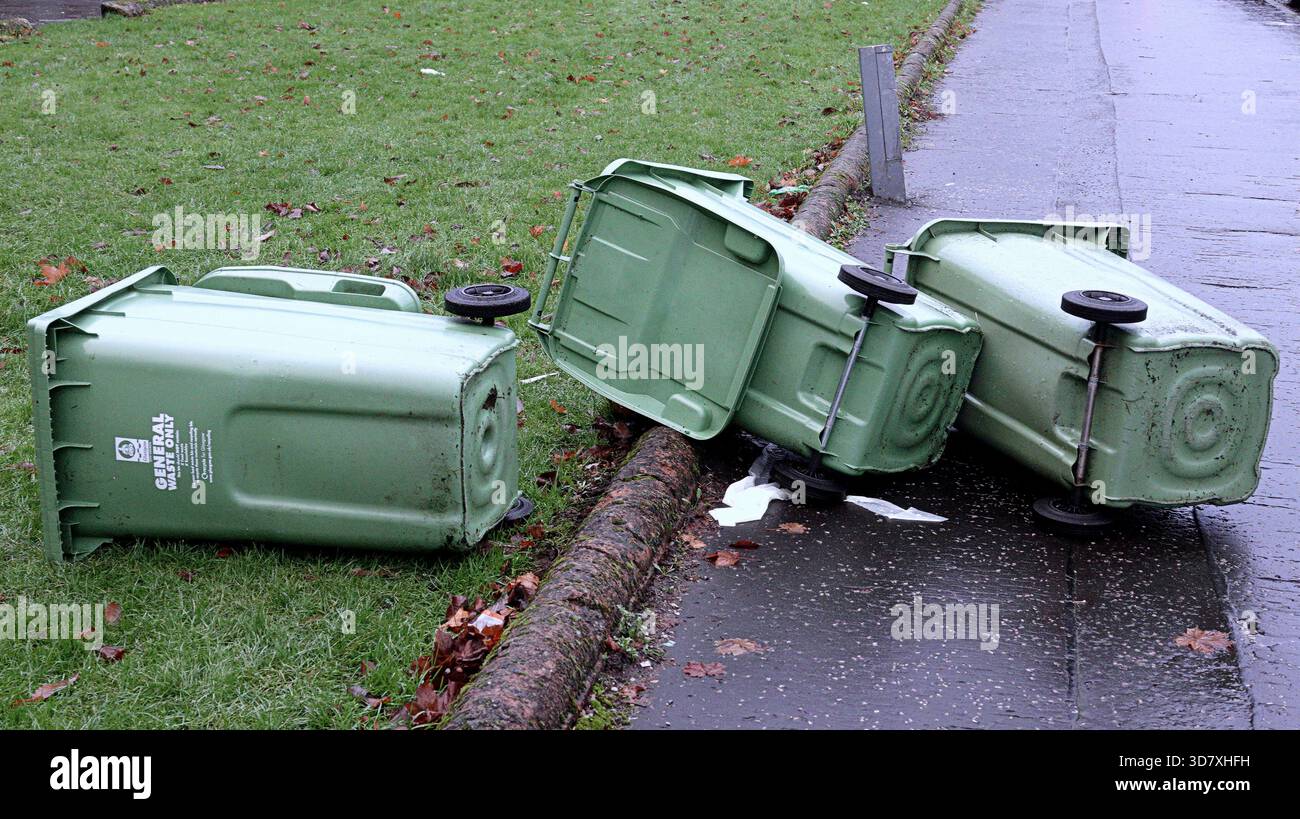 Glasgow, Écosse, Royaume-Uni. 27 novembre 2025. Météo Royaume-Uni : humide et venteux dans la ville avec une visibilité limitée. Crédit Gerard Ferry/Alamy Live News Banque D'Images