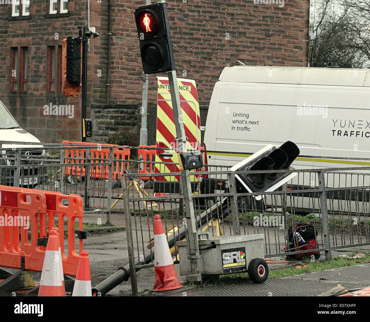 Glasgow, Écosse, Royaume-Uni. 27 novembre 2025. Météo Royaume-Uni : humide et venteux dans la ville avec une visibilité limitée. Crédit Gerard Ferry/Alamy Live News Banque D'Images