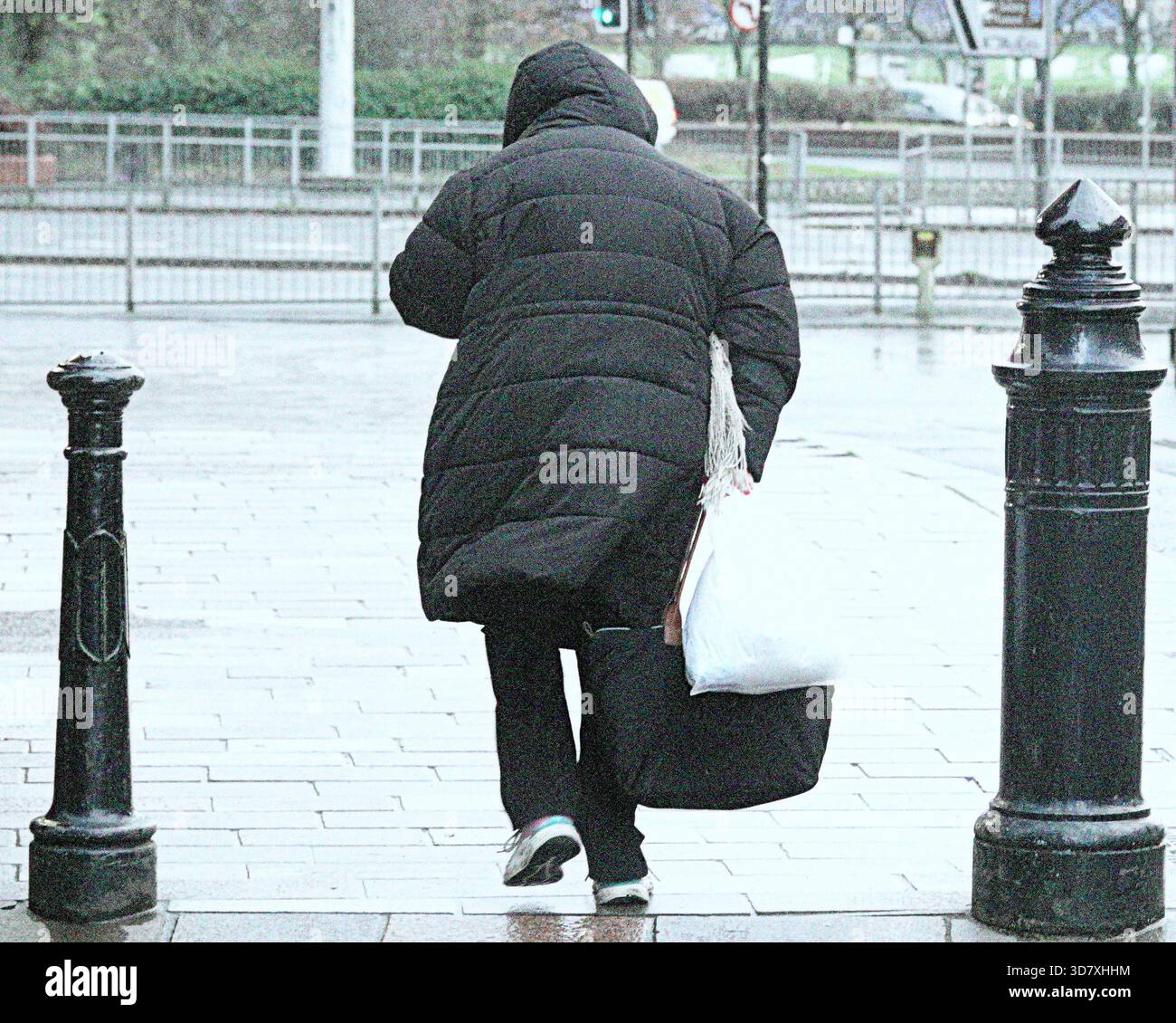 Glasgow, Écosse, Royaume-Uni. 27 novembre 2025. Météo Royaume-Uni : humide et venteux dans la ville avec une visibilité limitée. Crédit Gerard Ferry/Alamy Live News Banque D'Images