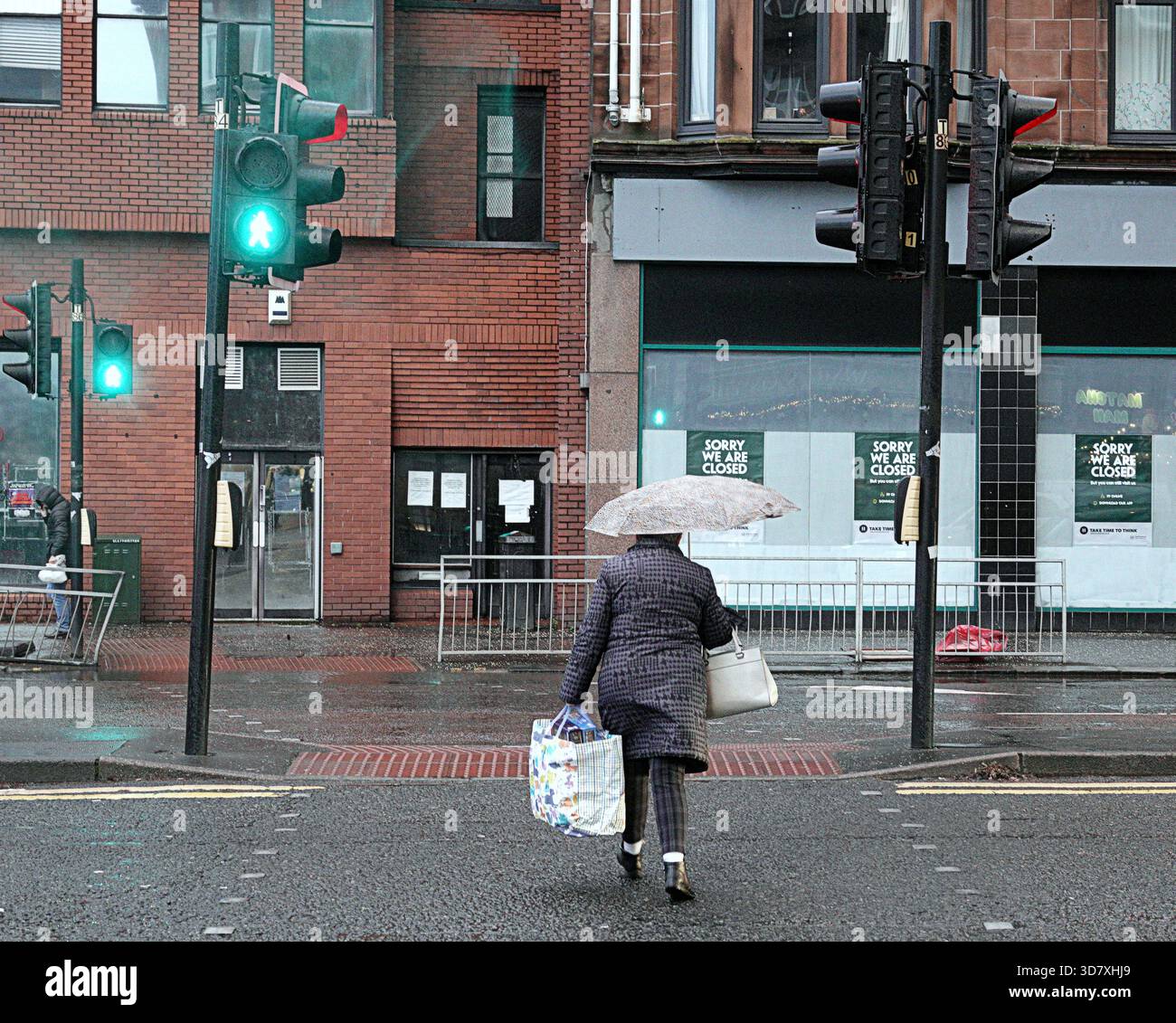 Glasgow, Écosse, Royaume-Uni. 27 novembre 2025. Météo Royaume-Uni : humide et venteux dans la ville avec une visibilité limitée. Crédit Gerard Ferry/Alamy Live News Banque D'Images