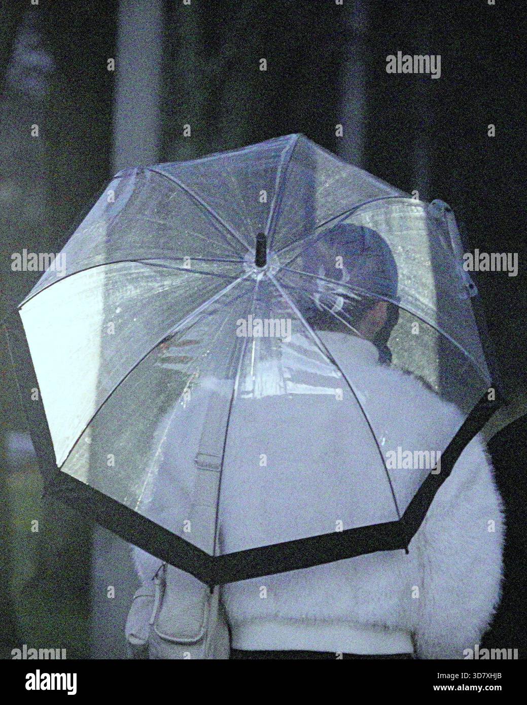 Glasgow, Écosse, Royaume-Uni. 27 novembre 2025. Météo Royaume-Uni : humide et venteux dans la ville avec une visibilité limitée. Crédit Gerard Ferry/Alamy Live News Banque D'Images