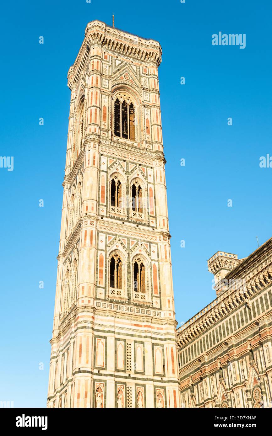 Le clocher de la cathédrale de Florence, Santa Maria del Fiore, sous le soleil du matin, Toscane, Italie Banque D'Images