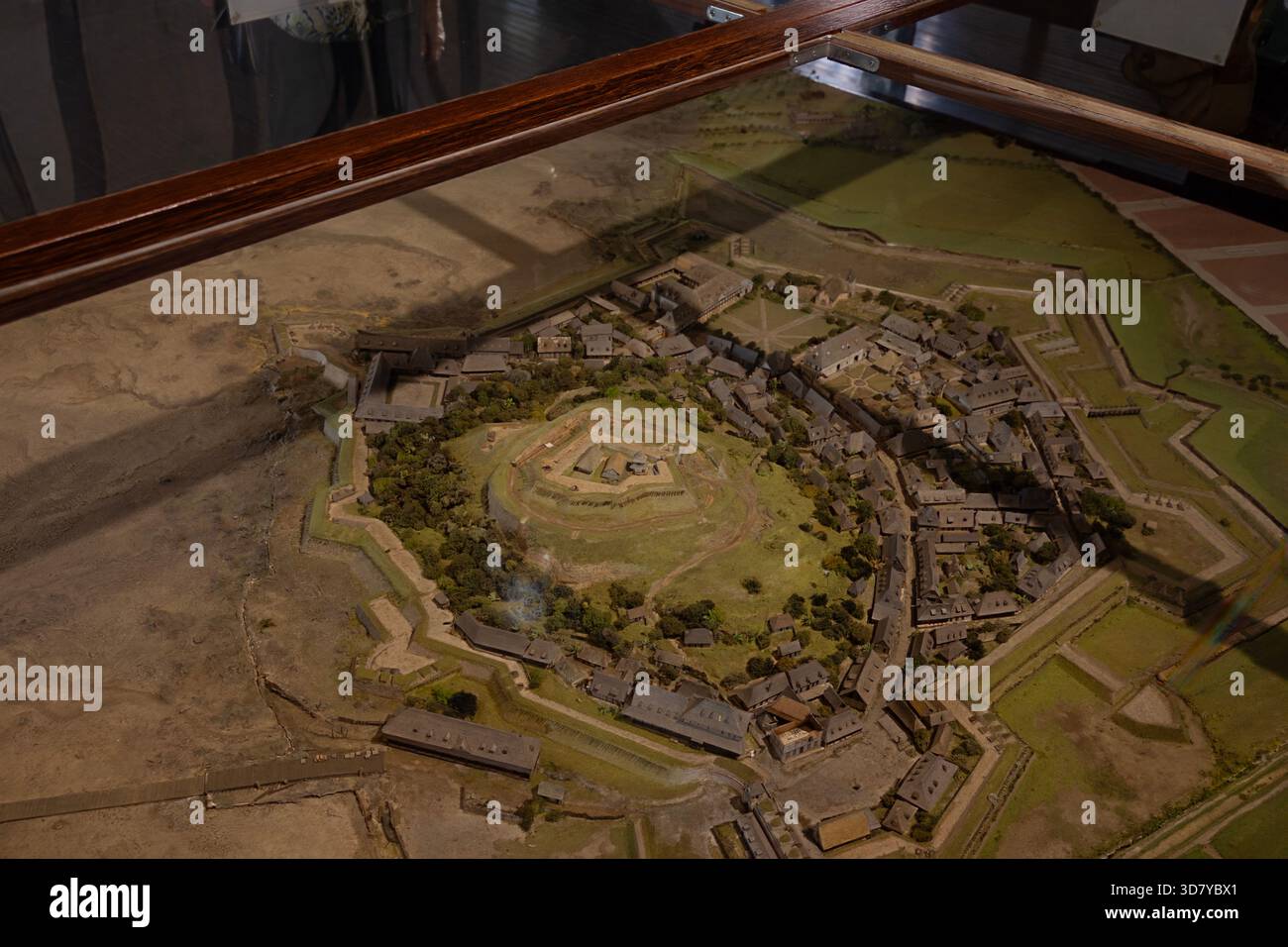 Une carte en relief de Cayenne en 1789, la ville principale de Guyane française, département de France en Amérique du Sud, exposée au Musée Franconie à Cayenne. Banque D'Images