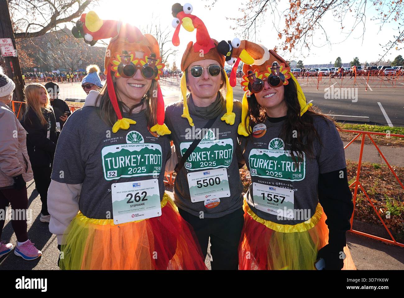 From left, runners Stephanie Ashauer, Kelsey Dockray and Michelle Flores of Denver prepare to take part in the 52nd annual Mile High United Way Turkey Trot, a 4-mile walk/run around Washington Park that drew more than 10,000 participants last year, Thursday, Nov. 27, 2025, in Denver. (AP Photo/David Zalubowski) Banque D'Images