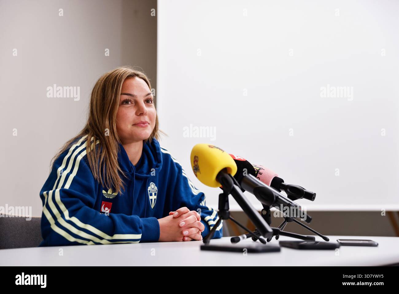 Mutigny, France. 27 novembre 2025. MUTIGNY, FRANCE 20251127La joueuse de l'équipe nationale suédoise Johanna Rytting Kaneryd lors d'une conférence de presse à l'hôtel Loisium Wine & Spa à Mutigny, en France, en prévision du match de Ligue nationale de demain entre la France et la Suède. Photo : Caisa Rasmussen/TT/Code 12150 *** L'image est incluse dans le FORFAIT SPORT. Pour les autres IMAGES PAYANTES*** ce texte est traduit automatiquement crédit : TT News Agency/Alamy Live News Banque D'Images